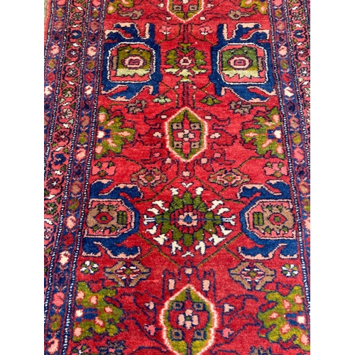 101 - ANTIQUE HERIZ RUNNER, 410cm x 85cm.