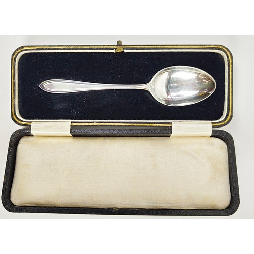 19 - A COLLECTION OF ASSORTED BOXED STERLING SILVER TEA AND COFFEE SPOONS, by Mappin and Webb, and variou... 