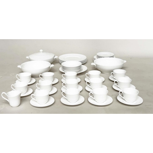 143 - DINNER SERVICE, English Fine Bone China, Royal Worcester, white, 'Mansard' with six place settings, ... 