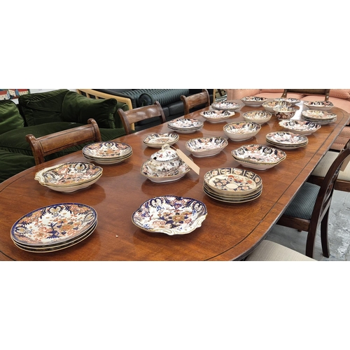 34 - QUANTITY OF IMARI, mostly Derby and Bloor Derby, early 19th century, including various dishes, bread... 