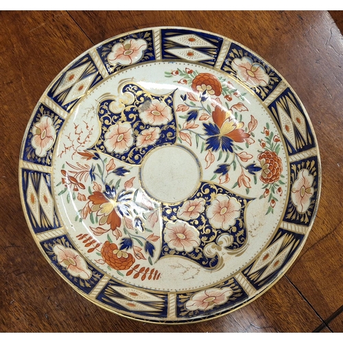 34 - QUANTITY OF IMARI, mostly Derby and Bloor Derby, early 19th century, including various dishes, bread... 