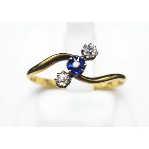 39 - ORIGINAL VICTORIAN 18CT OLD-CUT DIAMOND AND OLD-CUT SAPPHIRE 3-STONE STONE TWIST ring, with stylish ... 