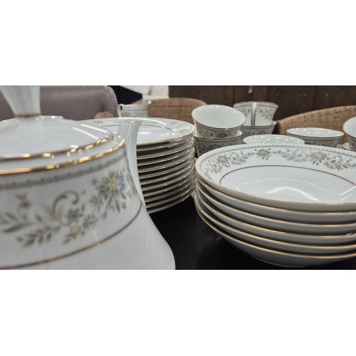 16 - NORITAKE 'GREEN HILL' DINNER AND TEA SERVICE, comprising twelve place settings, including cups, sauc... 