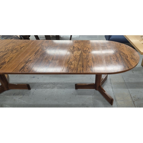 427 - ATTRIBUTED TO ROBERT HERITAGE DINING TABLE, vintage 20th century, extendable with one leaf.