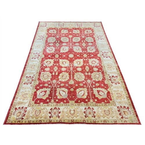 81 - FINE ZEIGLER FEREGHAN CARPET, 310cm x 200cm.