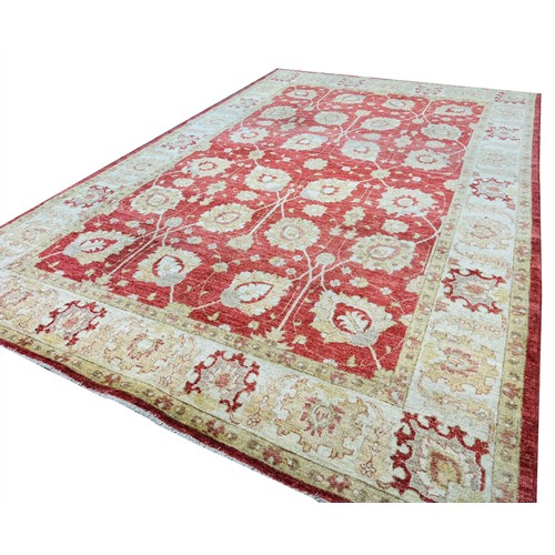 81 - FINE ZEIGLER FEREGHAN CARPET, 310cm x 200cm.