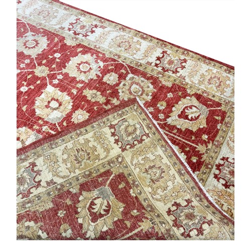 81 - FINE ZEIGLER FEREGHAN CARPET, 310cm x 200cm.