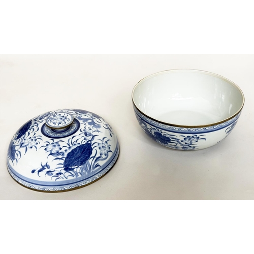 118 - BLUE AND WHITE CERAMICS, a selection, including a 'spode' footed cake stand, a large 19th century wi... 