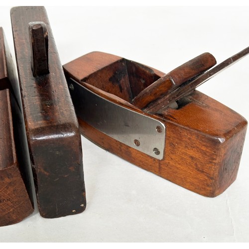 136 - MOULDING PLANES, a quantity of 19th century boxwood moulding and block planes. (25)