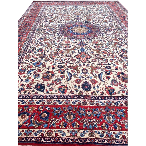 162 - FINE PERSIAN ESPHAHAN CARPET, 376cm x 250cm, Seyrafian design.