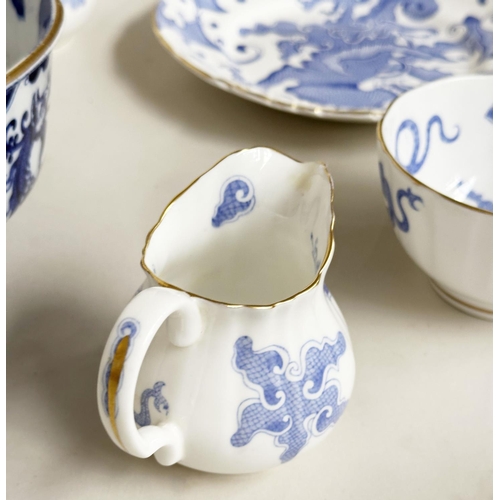 234 - DINNER SERVICE, English Fine Bone China, Royal Worcester 'Blue Dragon', with fourteen dinner plates ... 