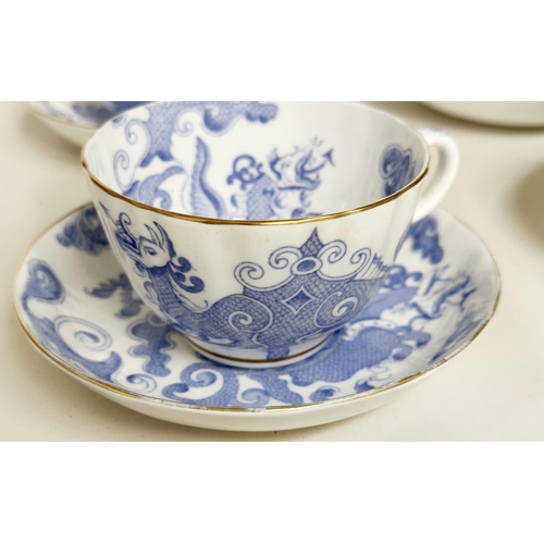 234 - DINNER SERVICE, English Fine Bone China, Royal Worcester 'Blue Dragon', with fourteen dinner plates ... 