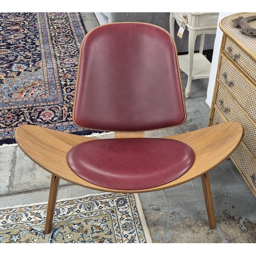 306 - CARL HANSEN & SON CHO7 SHELL CHAIR, by Hans J Wegner, 91cm W approx.