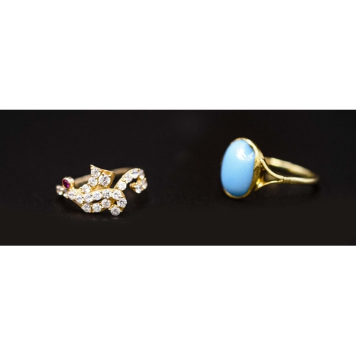 134 - AN 18CT YELLOW GOLD TURQUOISE DRESS RING, the single cabochon in a bezel set, ring size T½, together... 