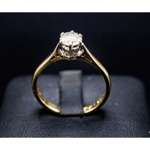 138 - AN 18CT YELLOW GOLD DIAMOND SOLITAIRE RING, the brilliant cut single stone of 0.50 carats, claw set,... 