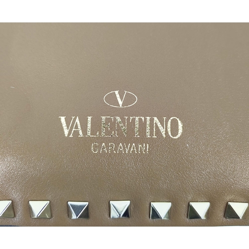 24 - VALENTINO GARAVANI ROCKSTUD TOTE BAG, made in Italy, two handles, pale gold tone hardware, metal fee... 