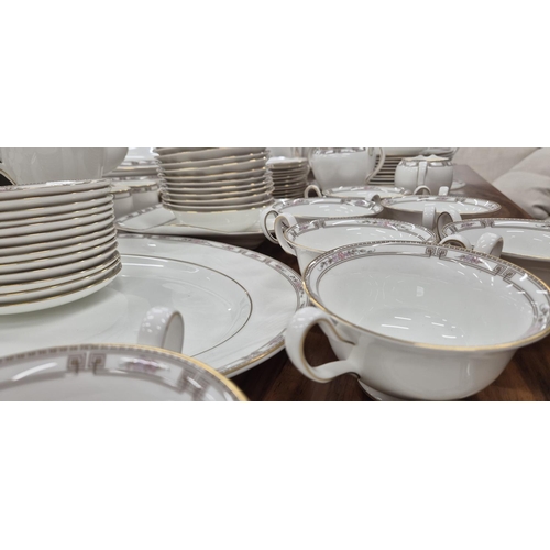 87 - WEDGWOOD COLCHESTER DINNER SERVICE, comprising 12 dinner plates, 12 salad plates, 12 bread plates, 1... 