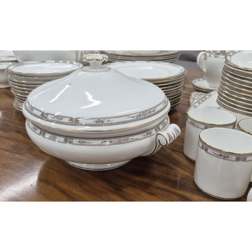 87 - WEDGWOOD COLCHESTER DINNER SERVICE, comprising 12 dinner plates, 12 salad plates, 12 bread plates, 1... 