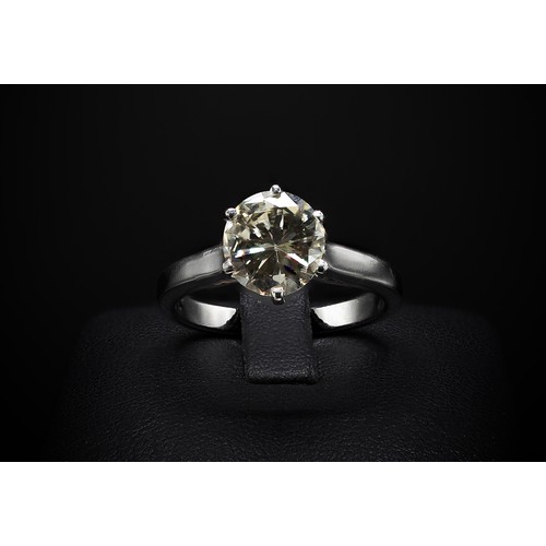 127 - AN 18CT WHITE GOLD DIAMOND SOLITAIRE RING, the round brilliant cut diamond of approximately 2.00 car... 