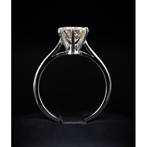 127 - AN 18CT WHITE GOLD DIAMOND SOLITAIRE RING, the round brilliant cut diamond of approximately 2.00 car... 