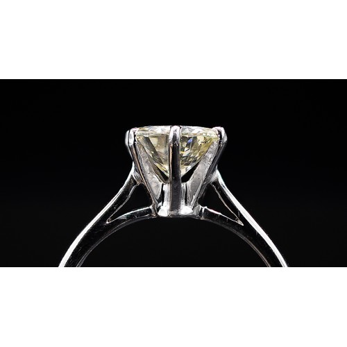 127 - AN 18CT WHITE GOLD DIAMOND SOLITAIRE RING, the round brilliant cut diamond of approximately 2.00 car... 