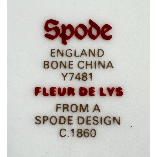 282 - DINNER SERVICE, English fine bone China Spode fleure de lys, a very extensive service including appr... 