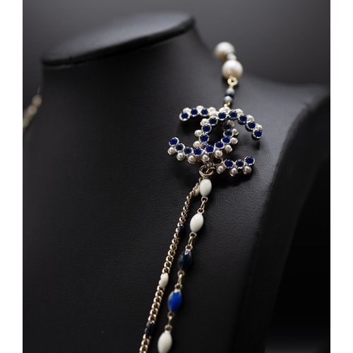 47 - CHANEL NECKLACE, silver tone chain, with pearl and beads of different shapes and tones of blue and w... 