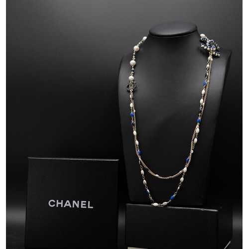 47 - CHANEL NECKLACE, silver tone chain, with pearl and beads of different shapes and tones of blue and w... 