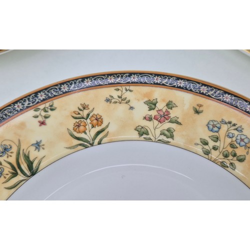 553 - PART DINNER SERVICE WEDGWOOD INDIA, comprising 8 dinner plates, 8 side plates, 8 small plates, 8 cup... 