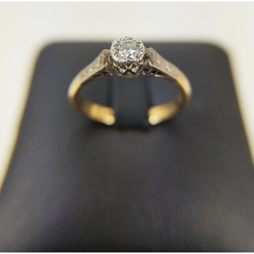 118 - AN 18CT YELLOW GOLD AND PLATINUM DIAMOND SOLITAIRE RING, the round brilliant cut diamond of approxim... 