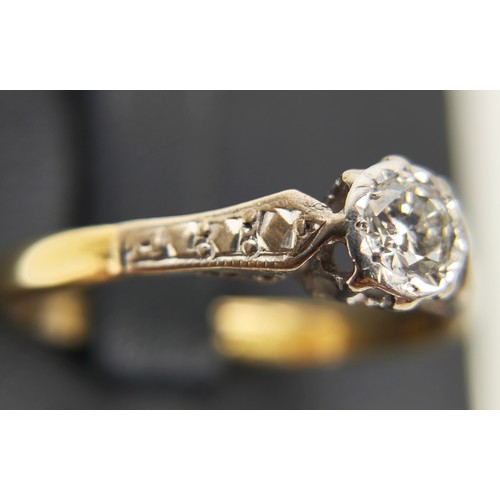 118 - AN 18CT YELLOW GOLD AND PLATINUM DIAMOND SOLITAIRE RING, the round brilliant cut diamond of approxim... 