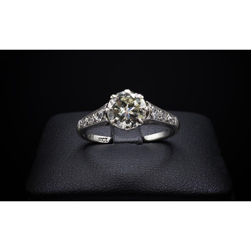 131 - AN 18CT WHITE GOLD AND PLATINUM SET DIAMOND SOLITAIRE RING, the round brilliant cut diamond of appro... 