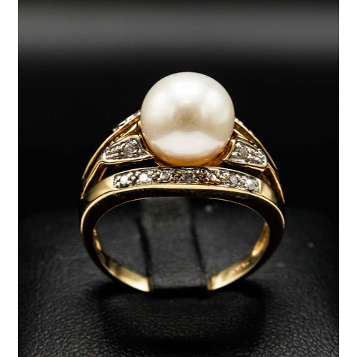 29 - 9CT YELLOW GOLD RING SET, with a cultured pearl and RBC diamond split shoulders, diamonds 0.12ct app... 