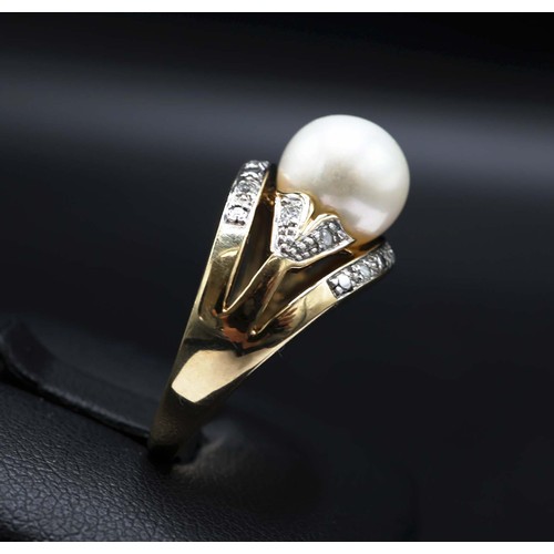 29 - 9CT YELLOW GOLD RING SET, with a cultured pearl and RBC diamond split shoulders, diamonds 0.12ct app... 