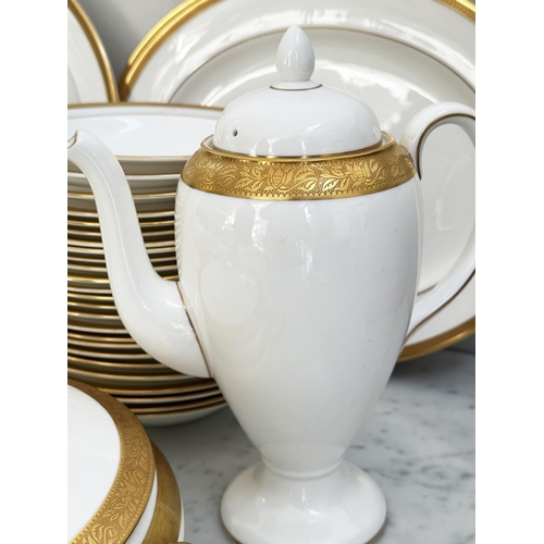 185 - DINNER SERVICE, English Fine Bone China, Wedgwood, Senator and Ascot, gold an extensive service, inc... 