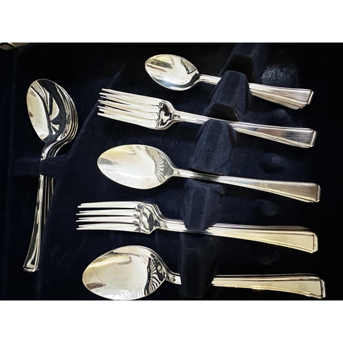 190 - CANTEEN OF CUTLERY BY VINERS, silver plated in Sheffield 'Harley Elegance' service for eight persons... 