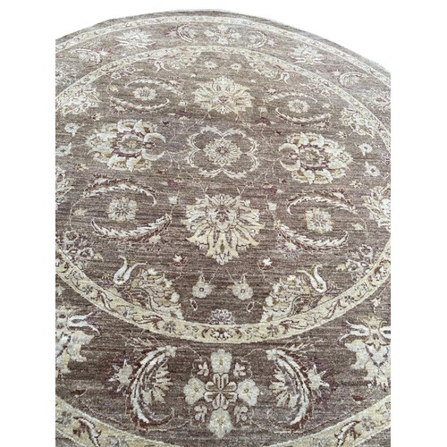 111 - ZEIGLER ROUND CARPET, 250cm x 250cm.