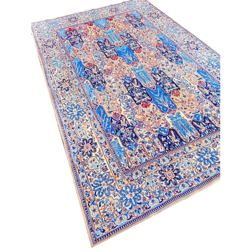 117 - FINE PERSIAN ESFAHAN DESIGN CARPET, 267cm x 170cm.