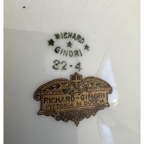 143 - GINORI DINNER SERVICE, Richard Ginori, Italy, an extensive service gold/white, including sixteen din... 