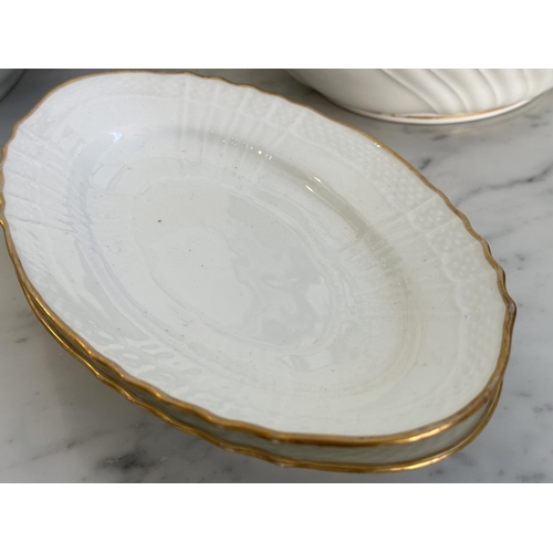 143 - GINORI DINNER SERVICE, Richard Ginori, Italy, an extensive service gold/white, including sixteen din... 