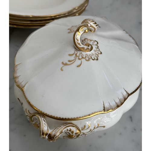 144 - MAPLE & CO LONDON PARIS DINNERWARE, Italian retailed by Maple & Co, white porcelain and gold includi... 