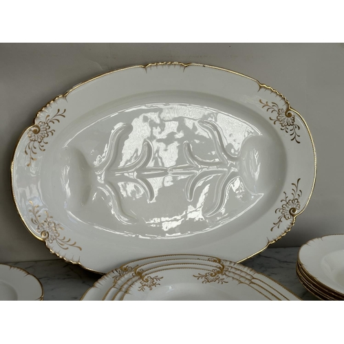 144 - MAPLE & CO LONDON PARIS DINNERWARE, Italian retailed by Maple & Co, white porcelain and gold includi... 