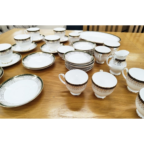 33 - A ROYAL GRAFTON 'MAJESTIC' TEA, COFFEE AND DINNER SERVICE, comprising approximately 90 pieces, inclu... 