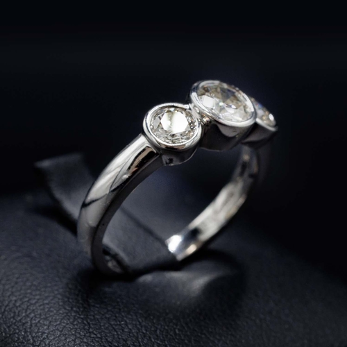 42 - CERTIFICATED 18CT WHITE GOLD 3-STONE GRADUATED DIAMOND RING, RBC diamonds 1.00ct, Cert no. WGI962413... 