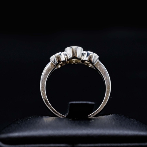 42 - CERTIFICATED 18CT WHITE GOLD 3-STONE GRADUATED DIAMOND RING, RBC diamonds 1.00ct, Cert no. WGI962413... 