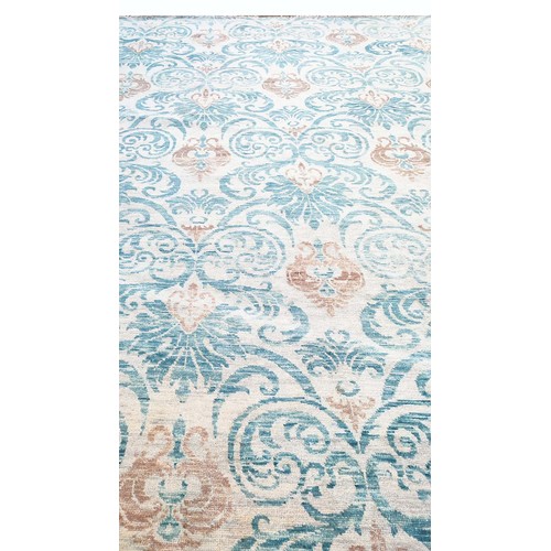 134 - FINE WILLIAM MORRIS DESIGN CARPET, 431cm x 303cm.