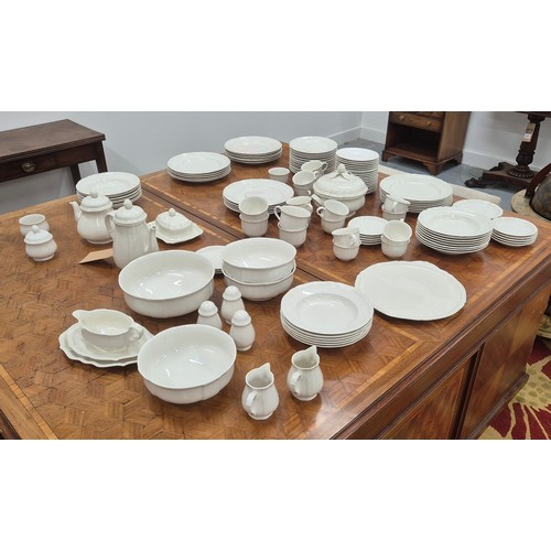 35 - A VILLEROY & BOCH 'MANOIR' TEA AND DINNER SERVICE, comprising twenty-three plates, fourteen breakfas... 