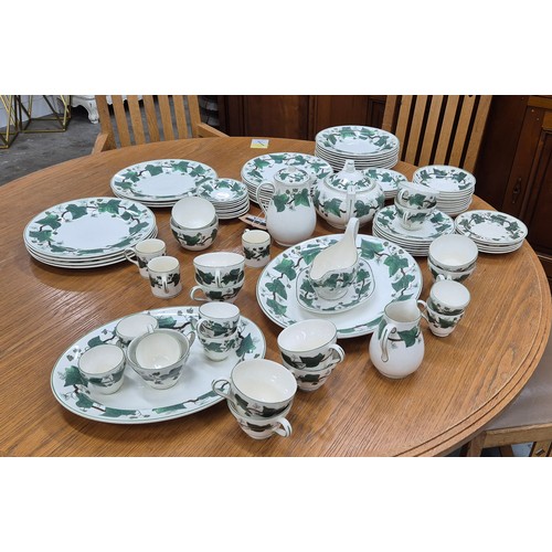 15A - A WEDGEWOOD OF ETRURIA 'NAPOLEON IVY' PATTERN PART DINNER AND TEA SERVICE, including dinner plates, ... 