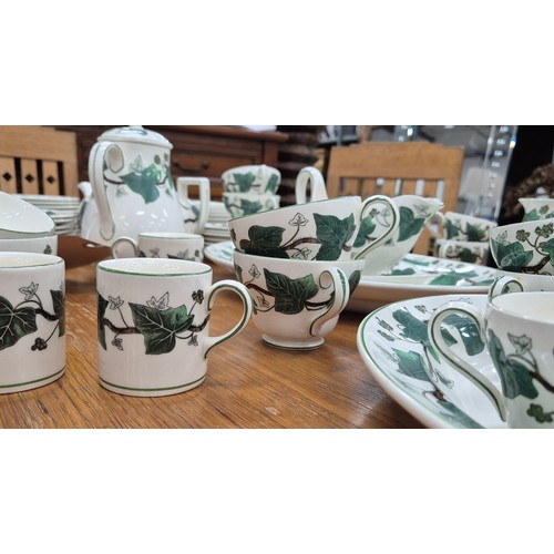 15A - A WEDGEWOOD OF ETRURIA 'NAPOLEON IVY' PATTERN PART DINNER AND TEA SERVICE, including dinner plates, ... 