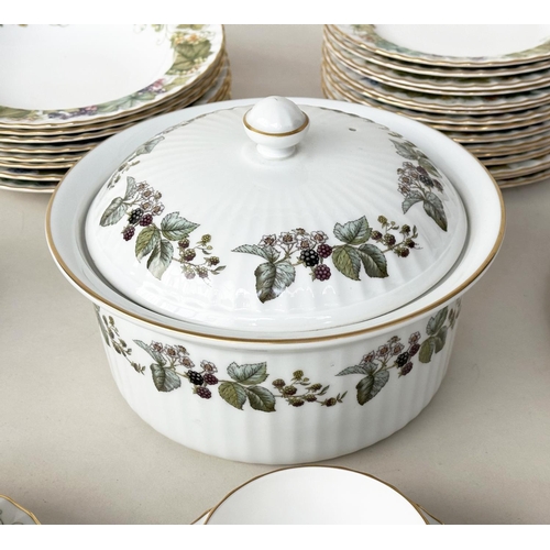 542 - DINNER SERVICE, English Fine Bone China Royal Worcester 'Vine harvest' including dinner, tea, side p... 